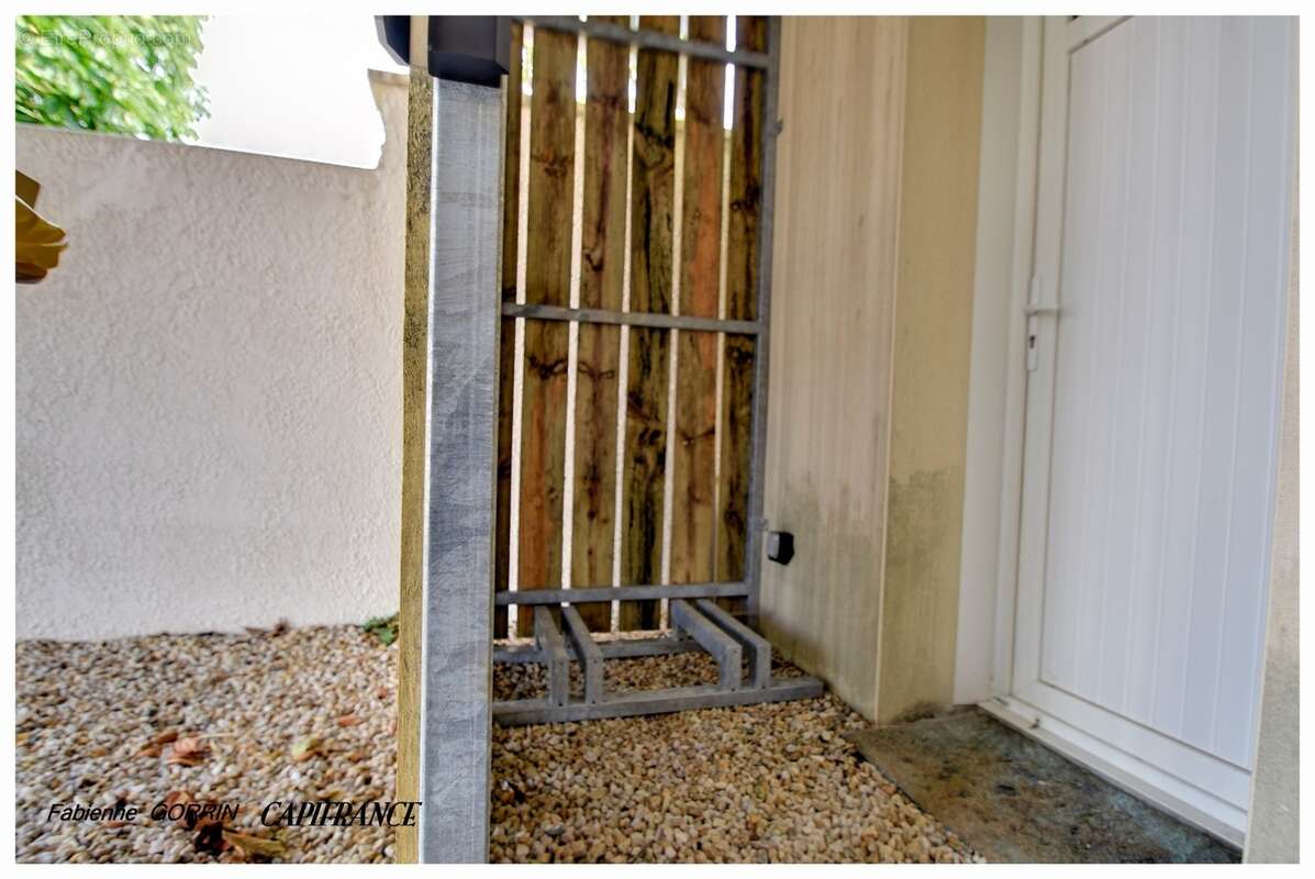 Maison à vendre 5 pièces  (17) Plain pied, trois chambres, terrain clos, panneaux photovoltaïques, Abris de jardin et abris à vé - photo 15