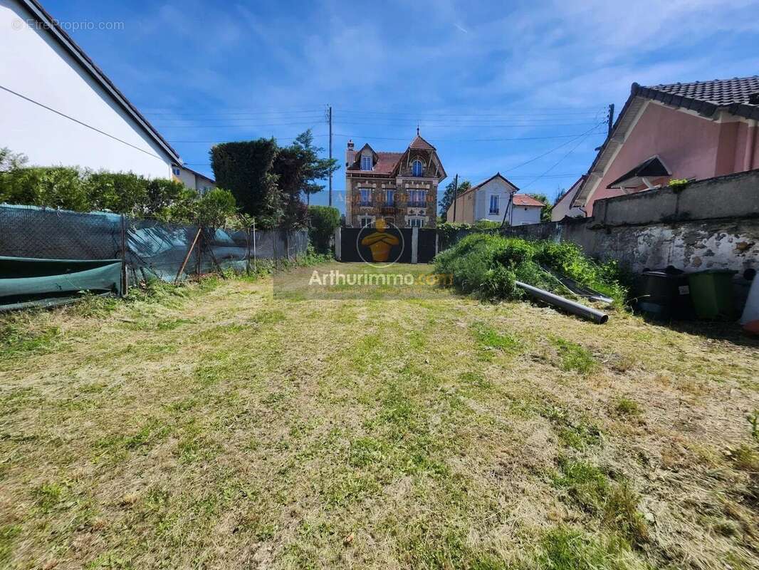 Terrain à SUCY-EN-BRIE
