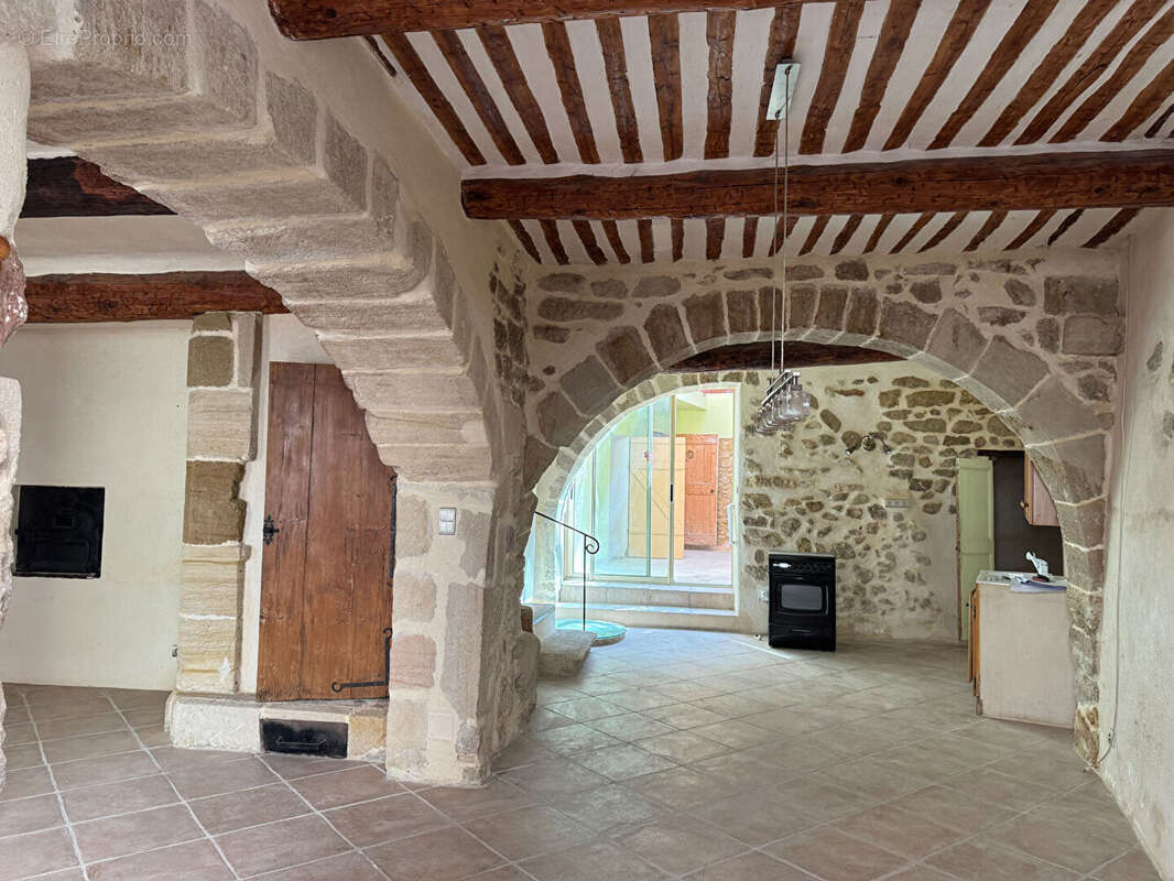 Maison à PERNES-LES-FONTAINES