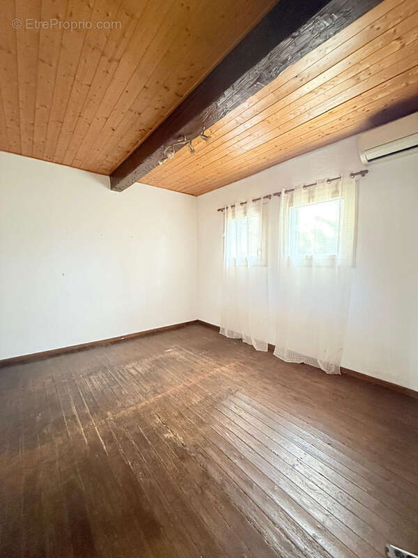 Maison à SAINT-ESTEVE