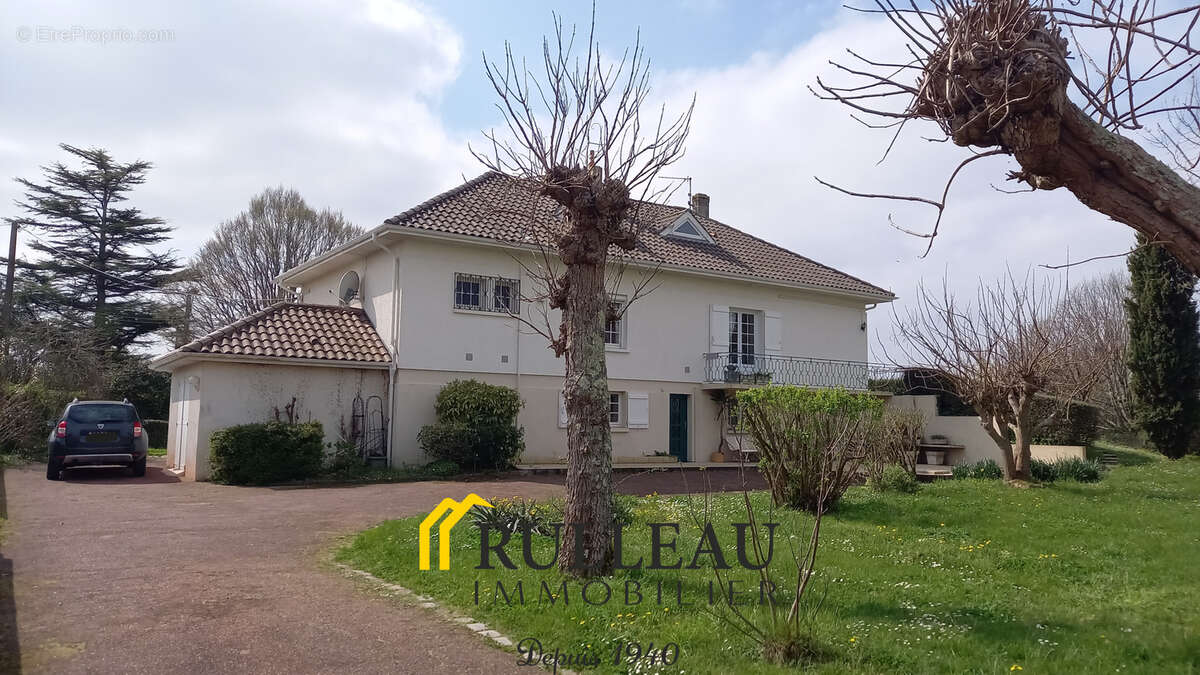 Maison à SAINT-MARTIN-LACAUSSADE