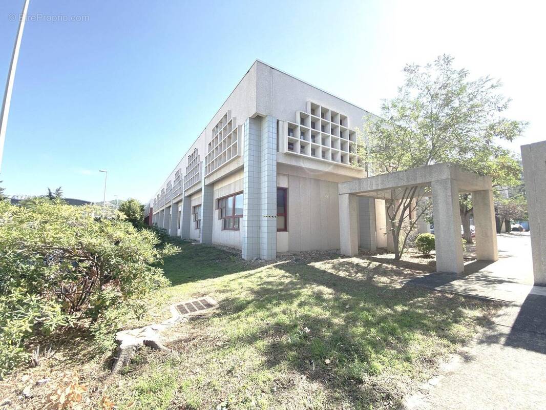 Façade bâtiment C Buroparc - Commerce à MARSEILLE-9E