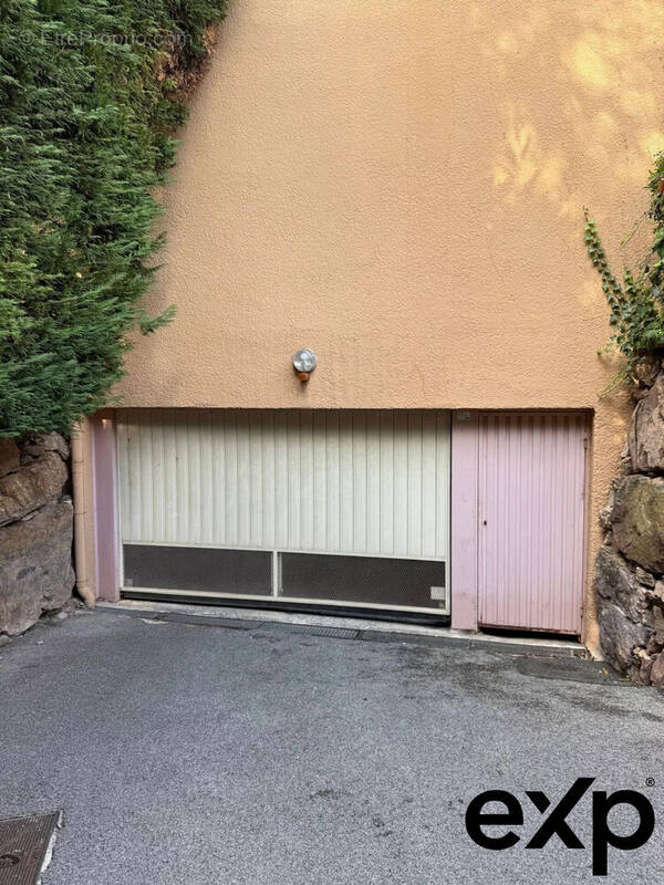 Parking à SAINT-RAPHAEL