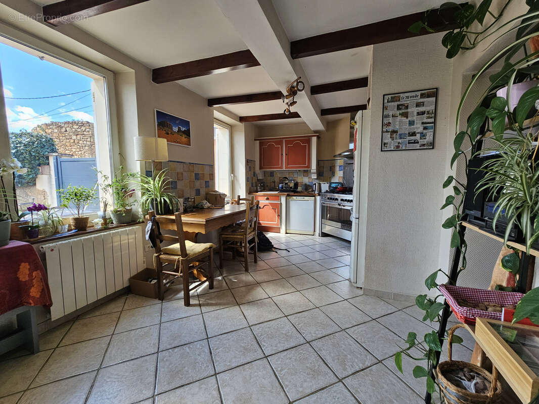 Apt en Luberon, Belle bâtisse de 110m2 avec grande cour privative - photo 4
