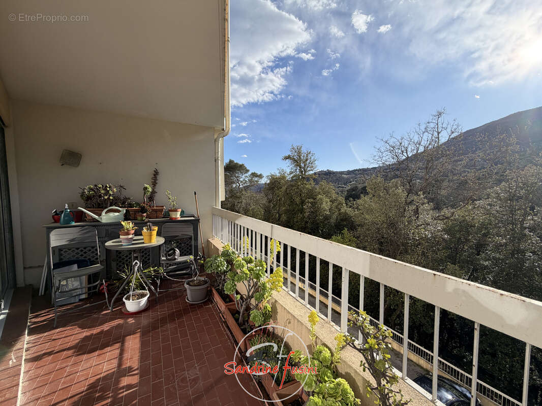 Appartement à CARROS