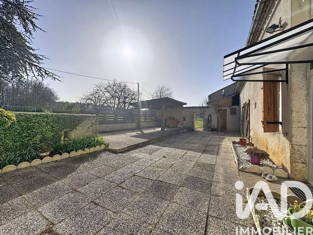 Photo 6 - Maison à VOUZAN