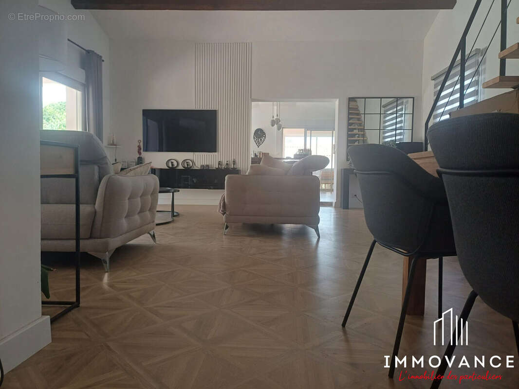 Maison à SAINT-SERIES