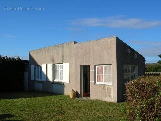Maison à LAMPAUL-PLOUARZEL