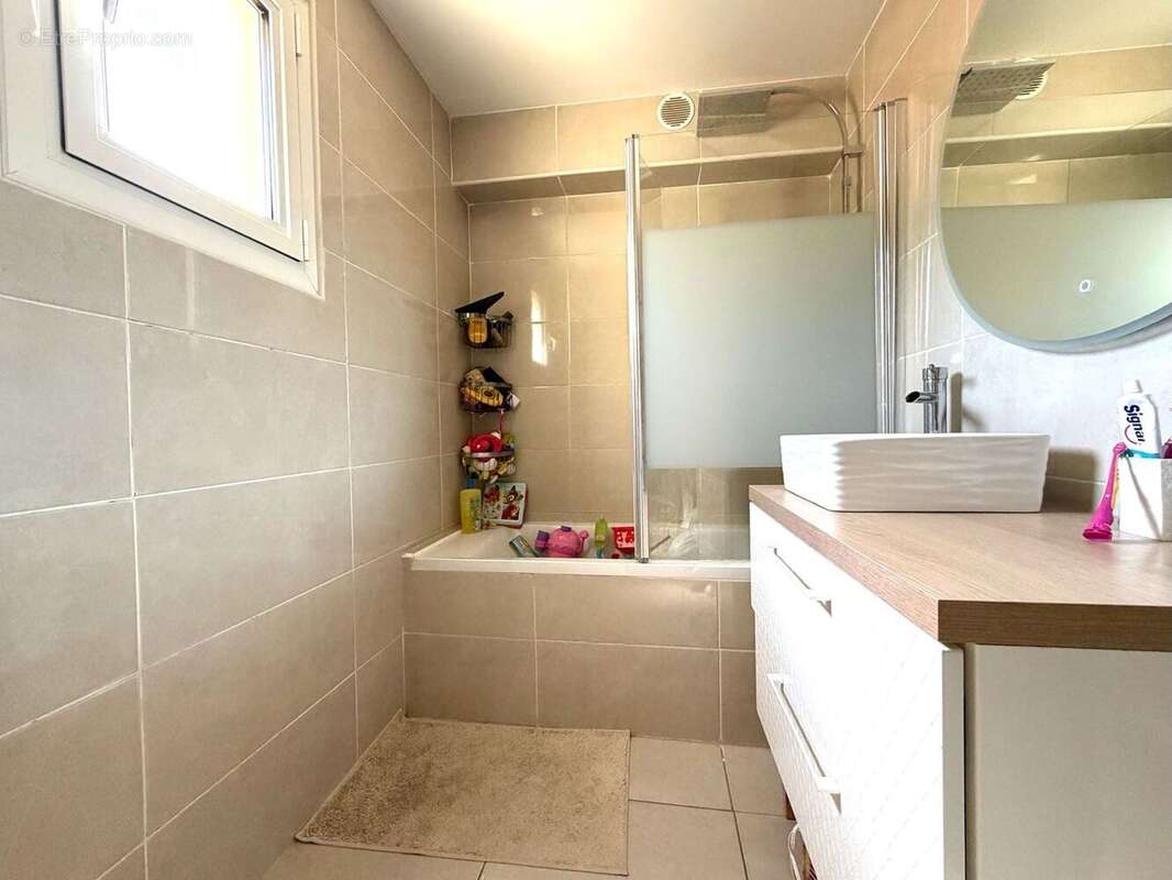 Appartement 66 m² à Vitrolles  - photo 3