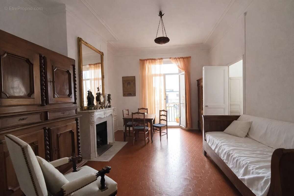 Appartement à MARSEILLE-5E