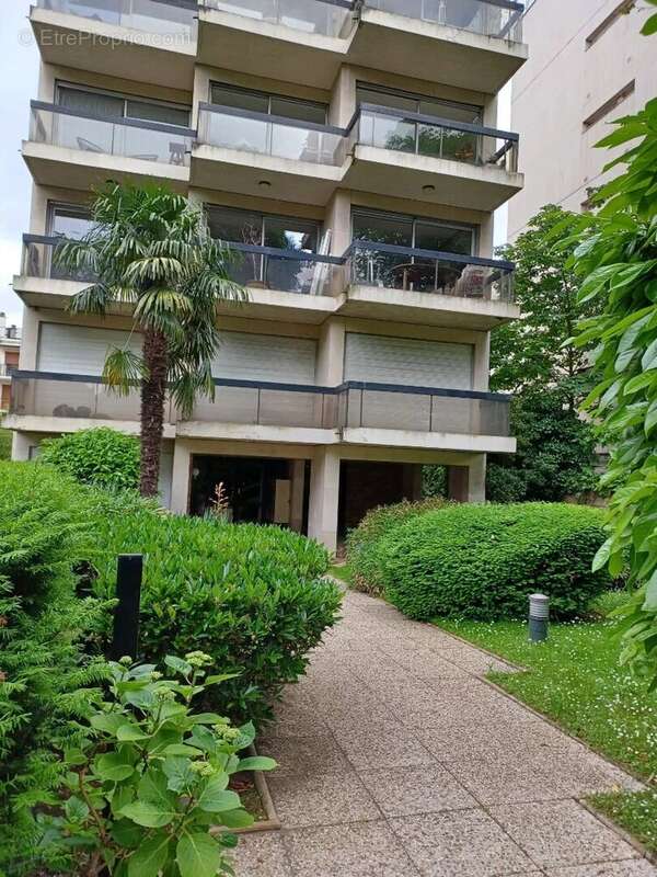 Appartement à NEUILLY-SUR-SEINE