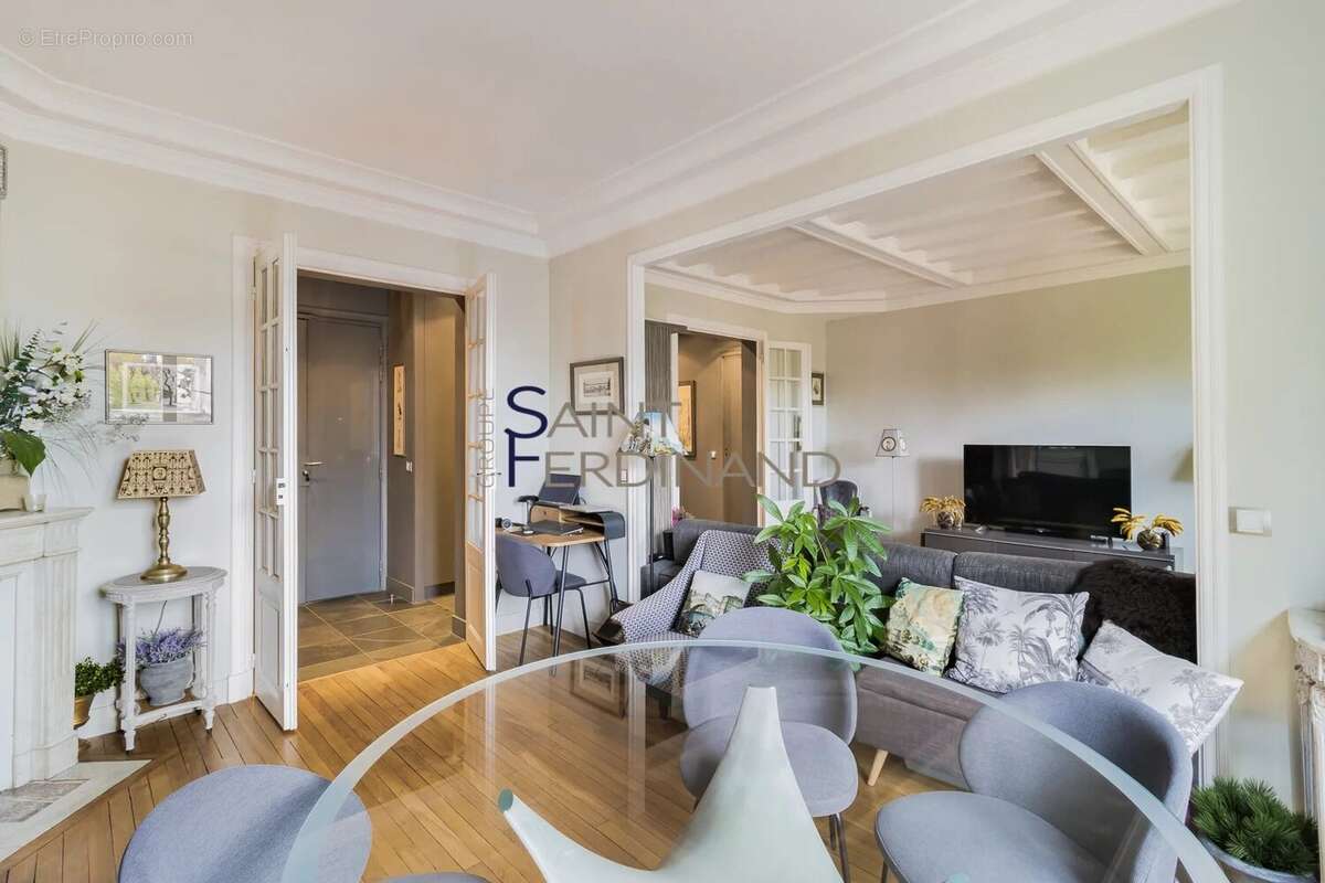 Appartement à PARIS-16E