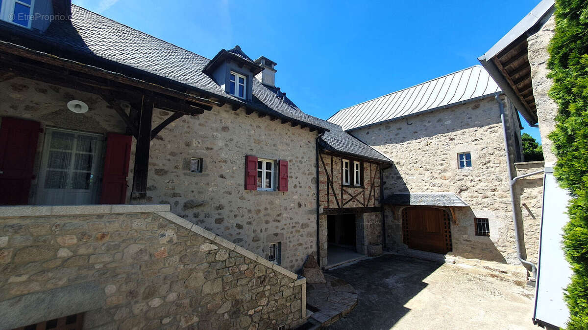 LUNAC  Propriété de caractère en pierre rénovée ?220 m² habitables  Dépendances  Spa Terrain 1 805 m² - photo 14
