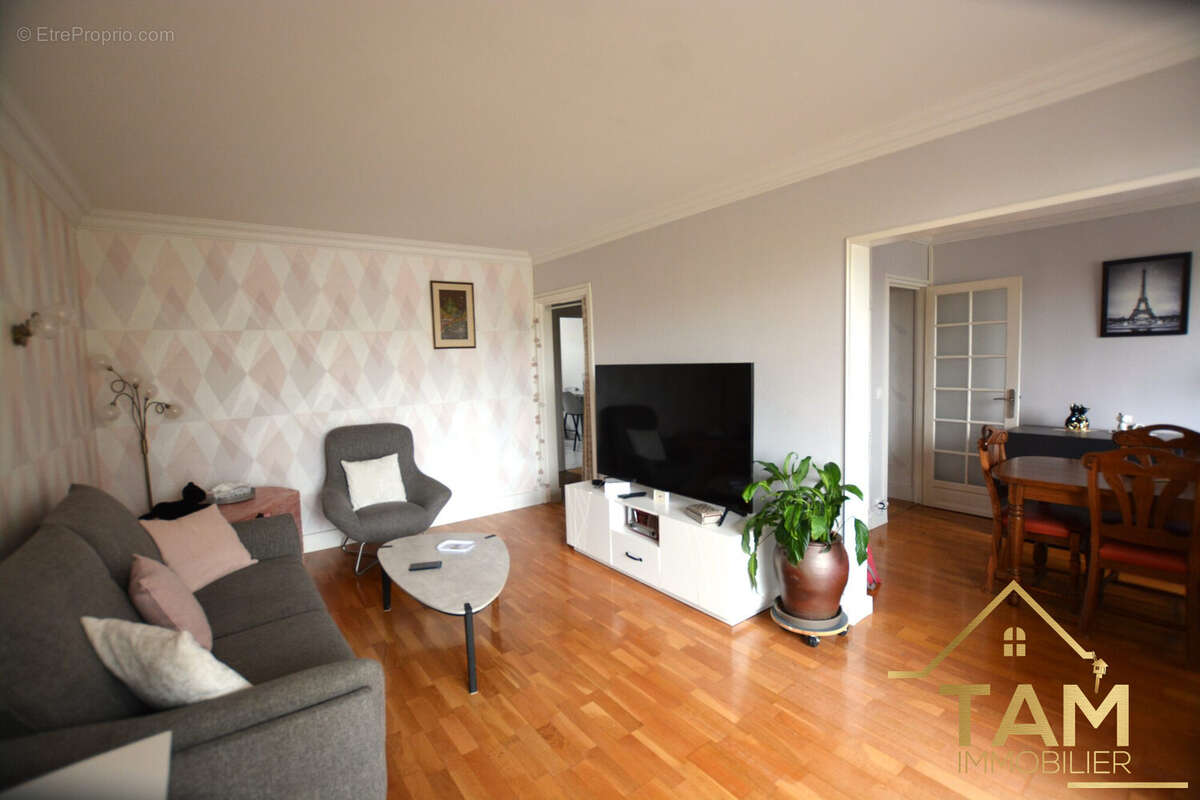 Appartement à LES CLAYES-SOUS-BOIS