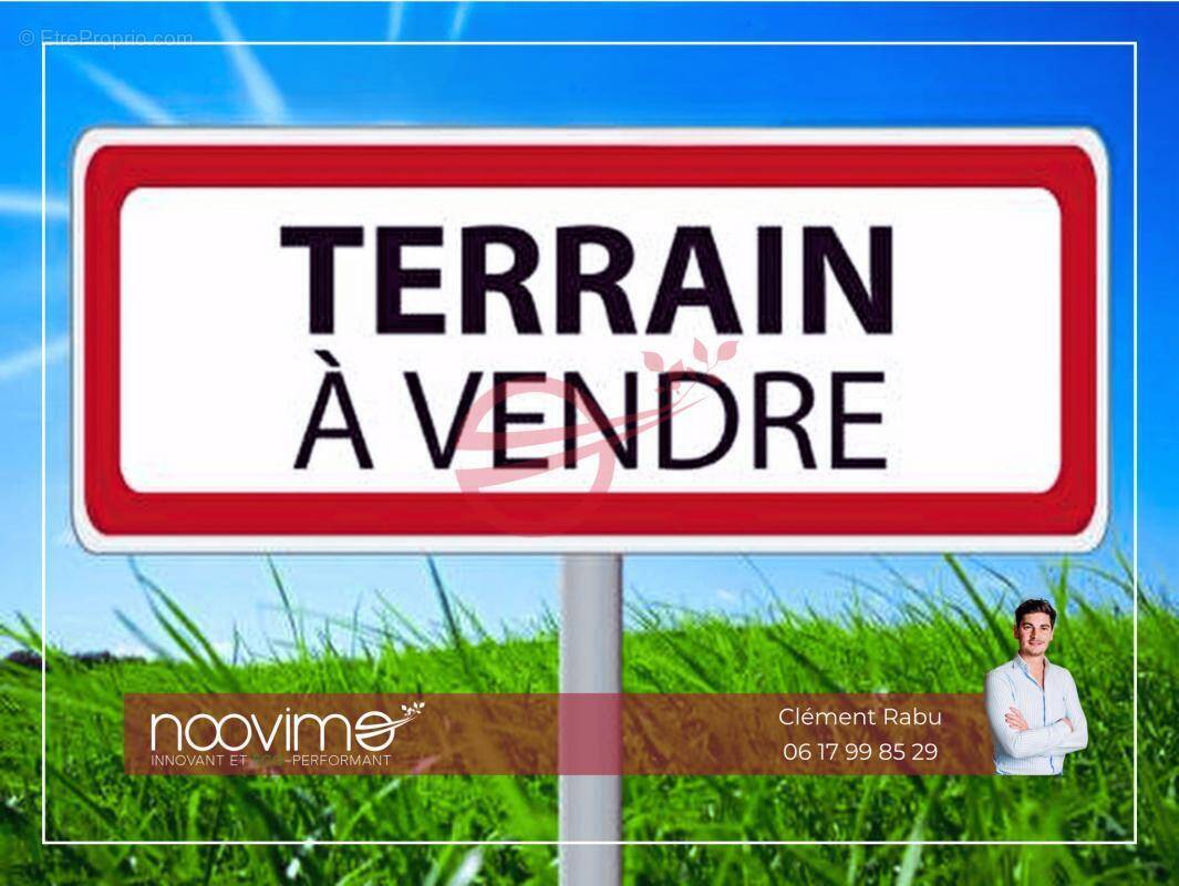 Terrain à SAINT-VINCENT-DES-LANDES