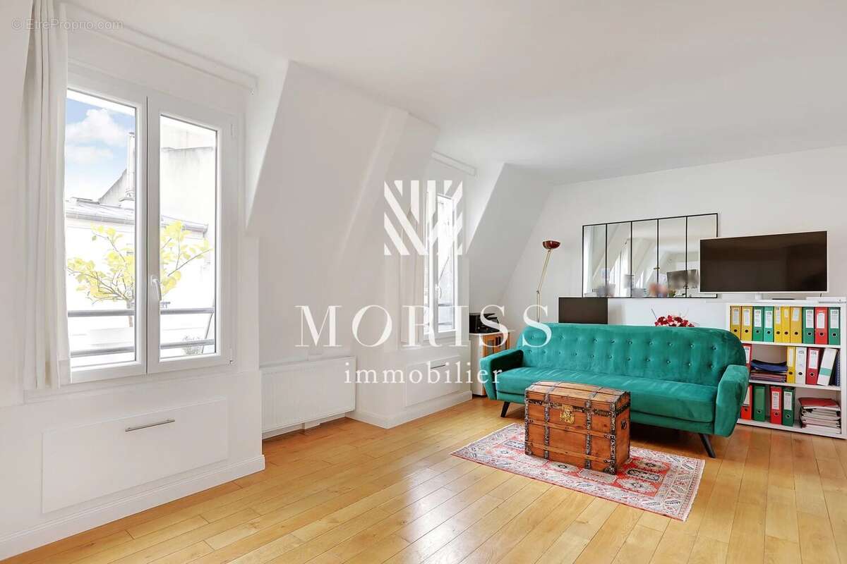Appartement à PARIS-16E