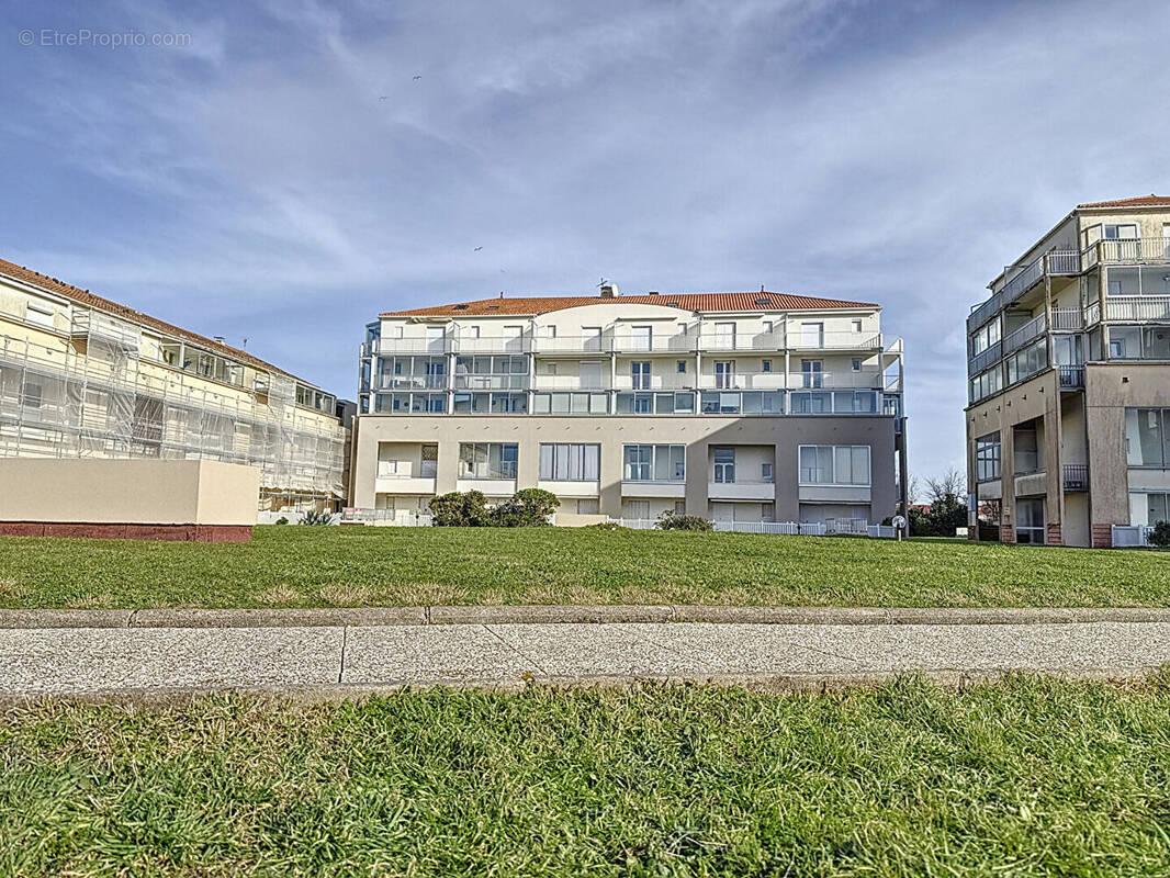 Parking à SAINT-HILAIRE-DE-RIEZ