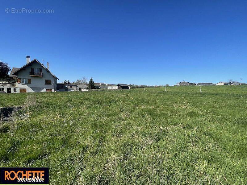 Terrain à SAINT-JODARD