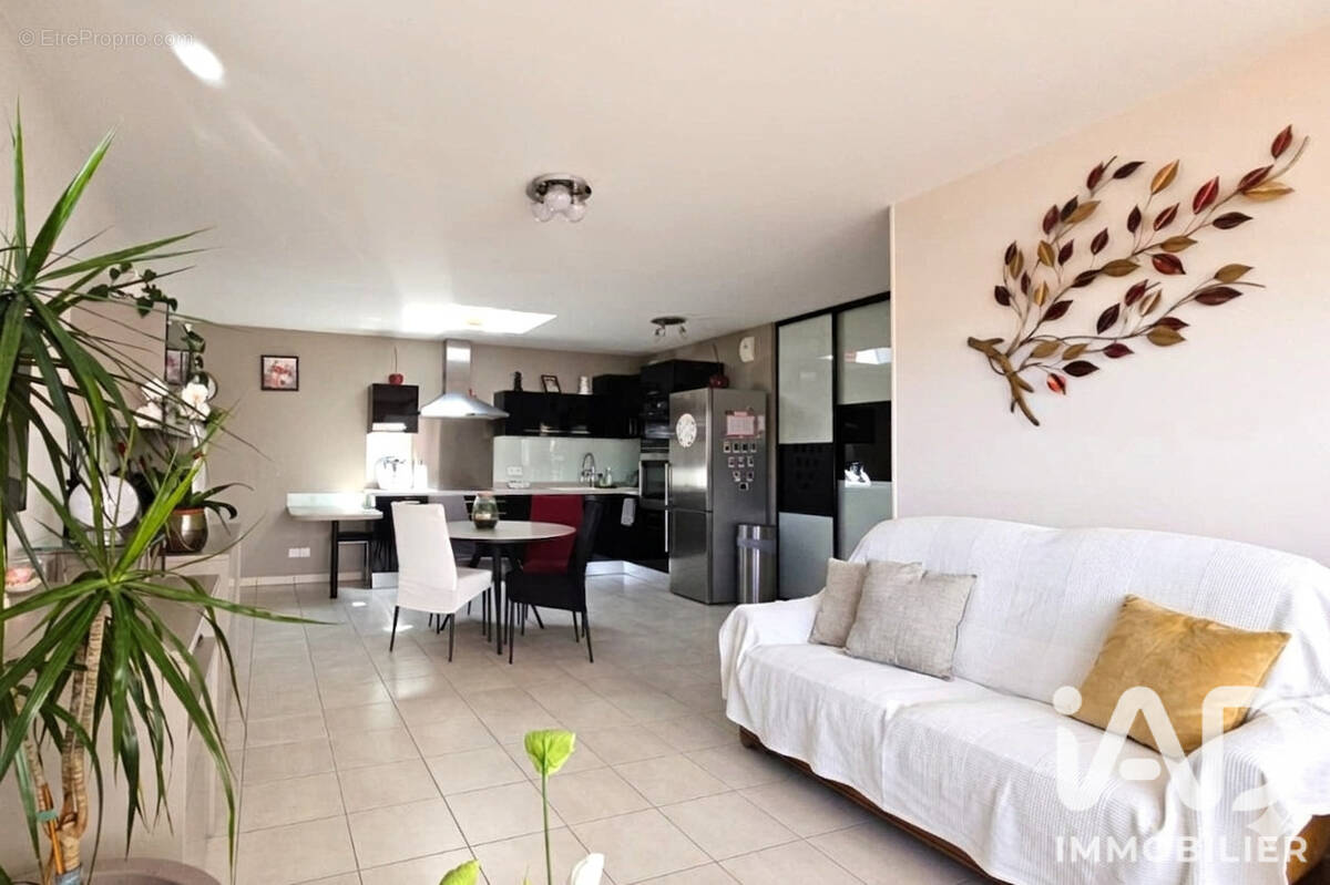 Photo 1 - Appartement à RILLIEUX-LA-PAPE