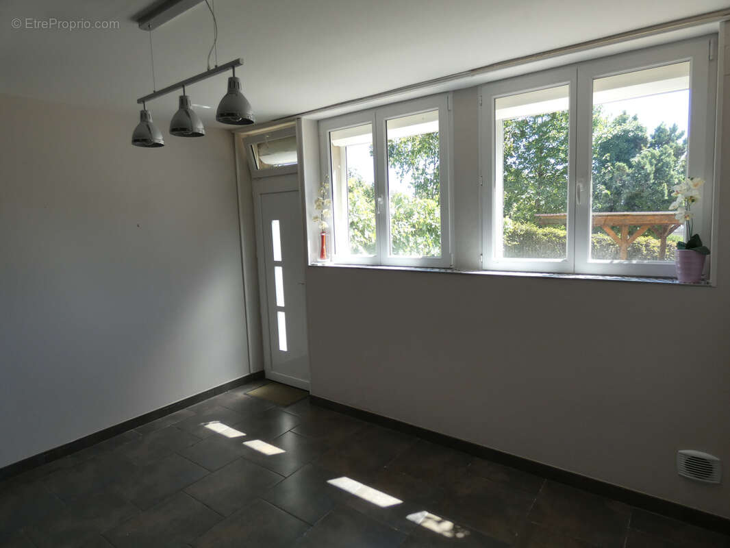 Maison à Laon   Jardin clos, 2 chambres, bureau rénové et carport - photo 14