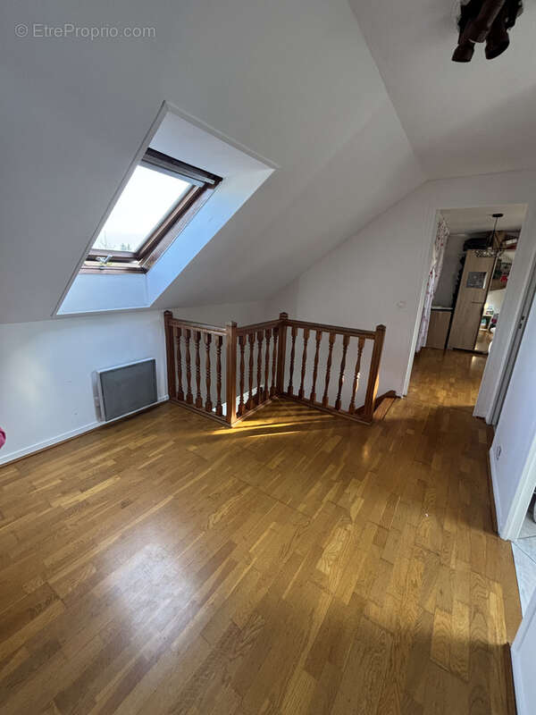 Maison à JOUY-LE-CHATEL