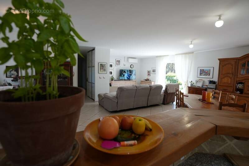 villa plain-pied 205 m², 5 chambres , espace indépendant , 1h de Bordeaux, 3h de Paris - photo 4