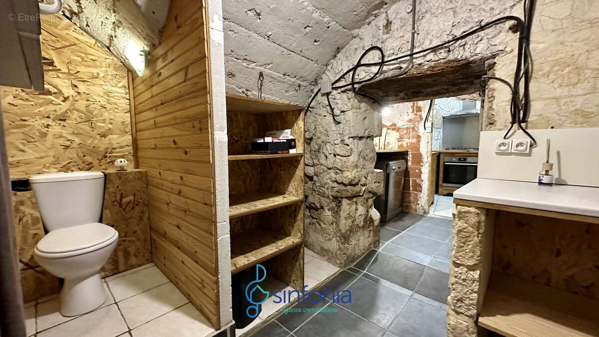 Maison à SAINT-CHAPTES