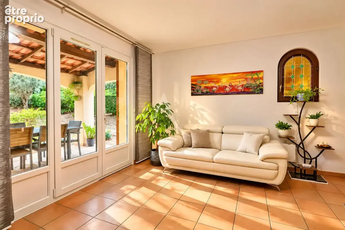 Villa de 180 m2 avec piscine jardin 1800m2 au calme panneaux solaires - photo 2