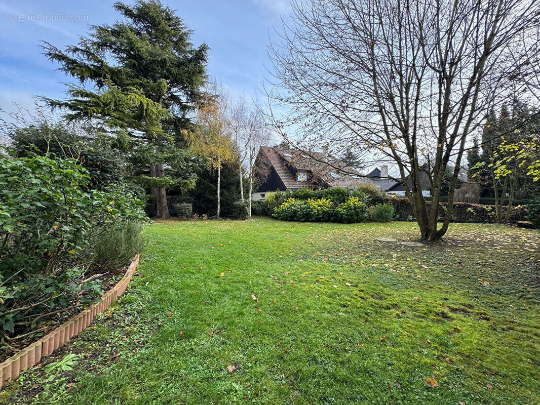 Maison à SAINT-NOM-LA-BRETECHE