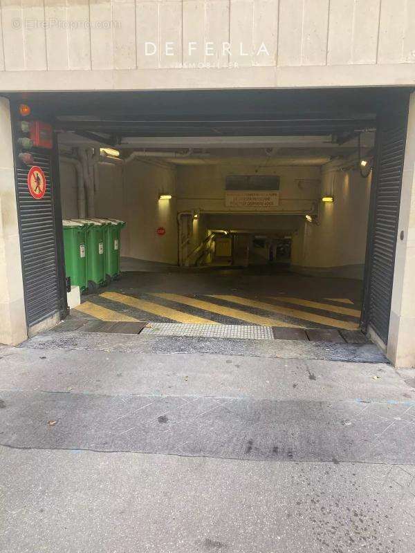 Parking à PARIS-7E