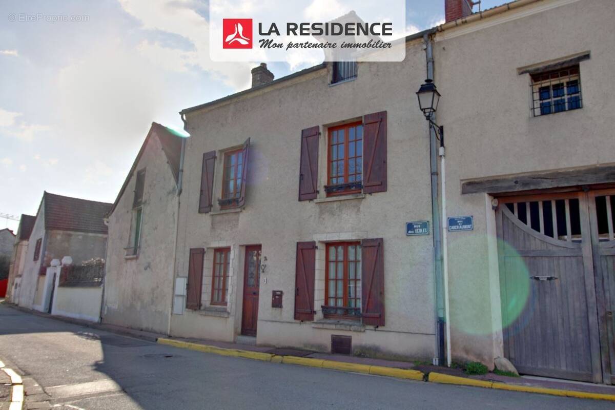 Maison à ISSOU