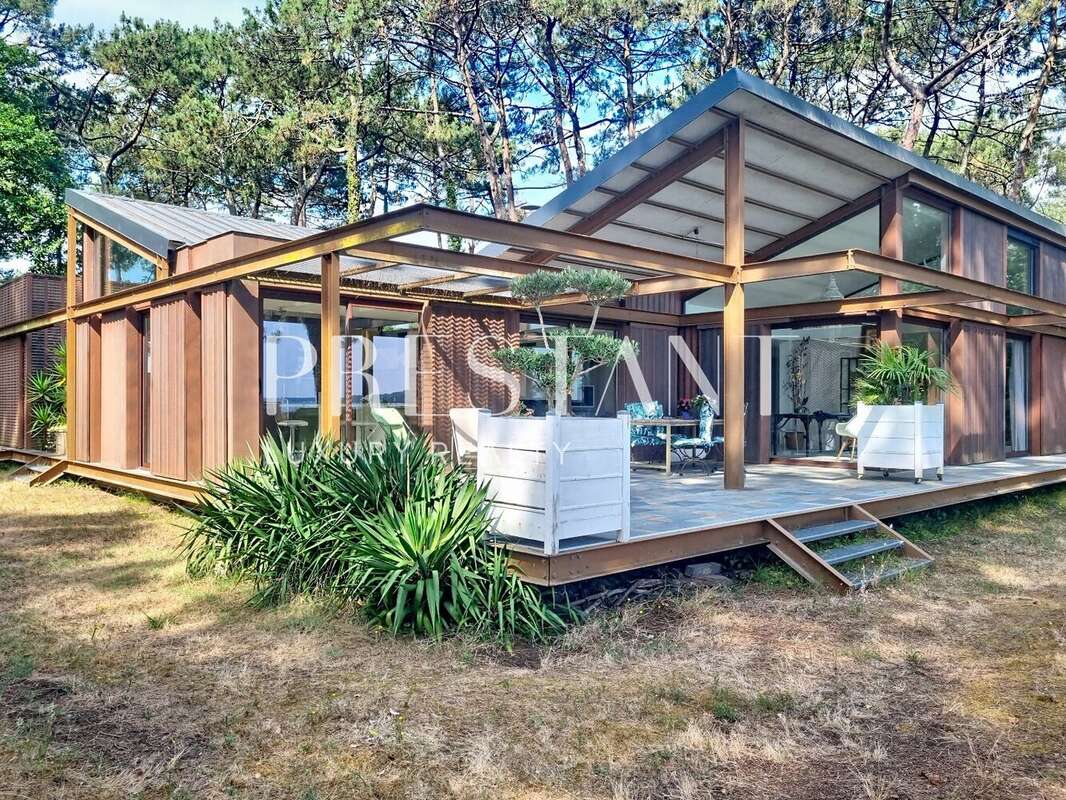 Villa d'architecte unique en première ligne face au lac de Lacanau - photo 2