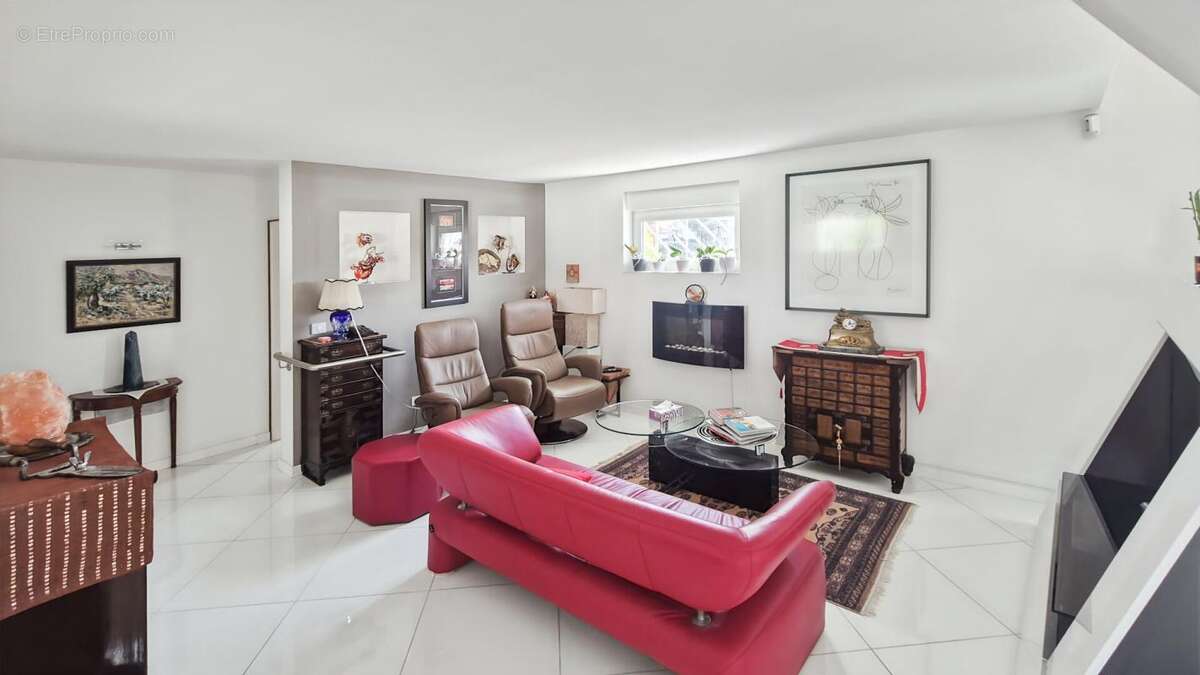 Villa d'exception de 216 m²  Prestations haut de gamme  Potentiel d'agrandissement de 108 m² - photo 11