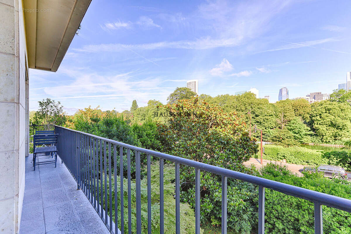 Appartement à NEUILLY-SUR-SEINE