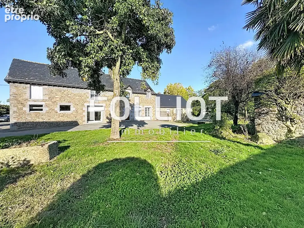 Maison pierre à vendre à Saint-Germain-en-Coglès - 7 pièces, 140 m² + maison louée + dépendances - photo 1