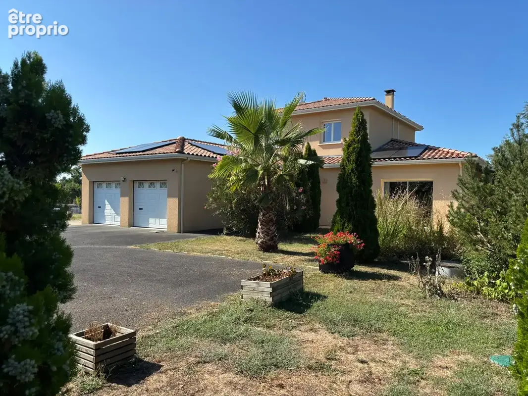 Maison familiale de 141 m2, 4 chambres avec dépendances et jardin arboré - photo 1