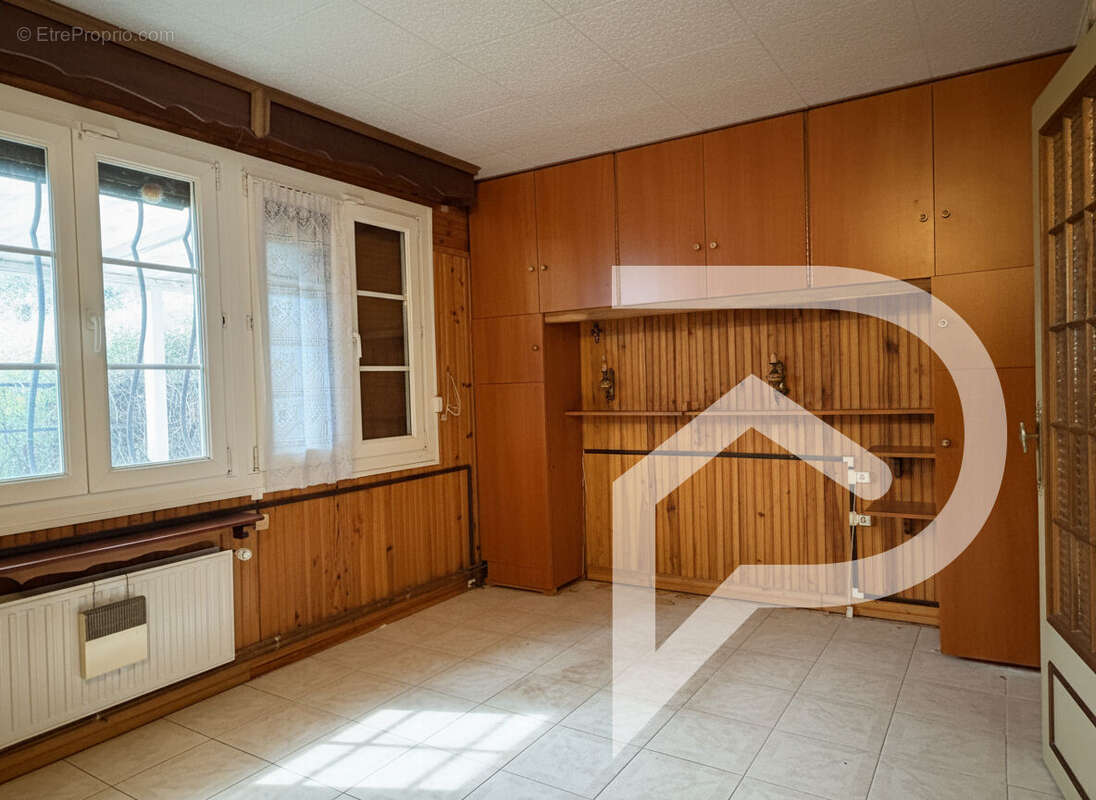 Maison à LONGUEIL-SAINTE-MARIE