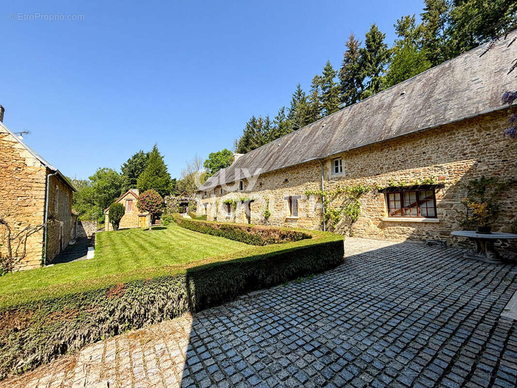 Maison à SAINT-LAURENT-DE-CONDEL