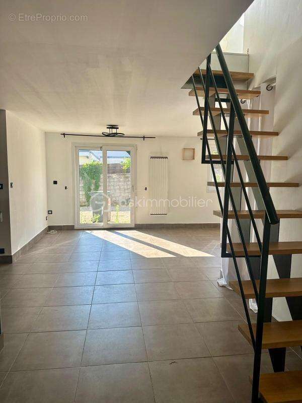 Maison familiale avec studio indépendant, jardin et garages – 95 m² au sol / 84 m² Carrez - photo 3