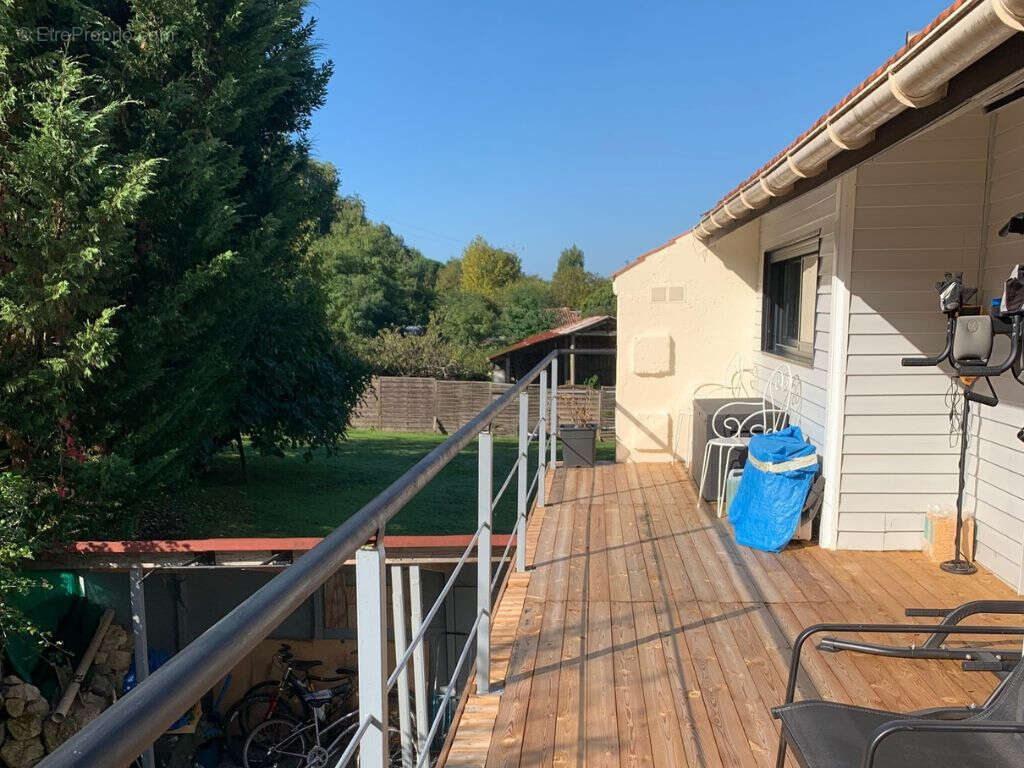 Maison à PESSAC-SUR-DORDOGNE