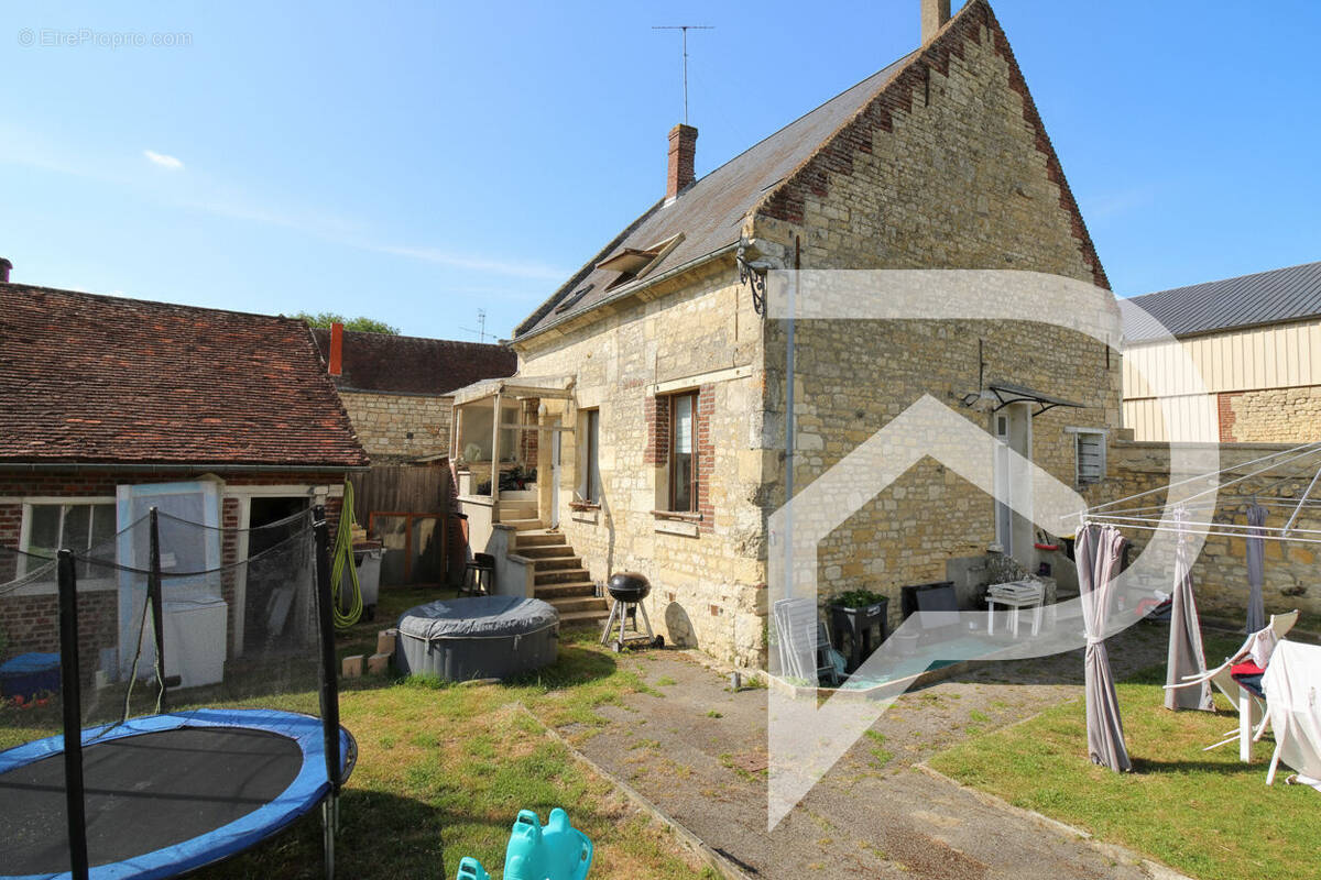 Maison à ESTREES-SAINT-DENIS