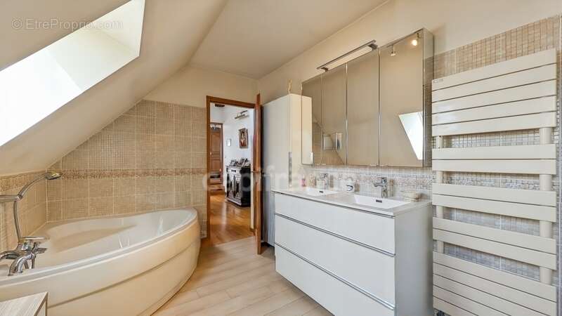 Dpt Saône et Loire (71), à vendre à 15 mn de St Marcel Villa de 163 m² et Maison ou Gite de 95 m² terrain de 4000 m² - photo 14