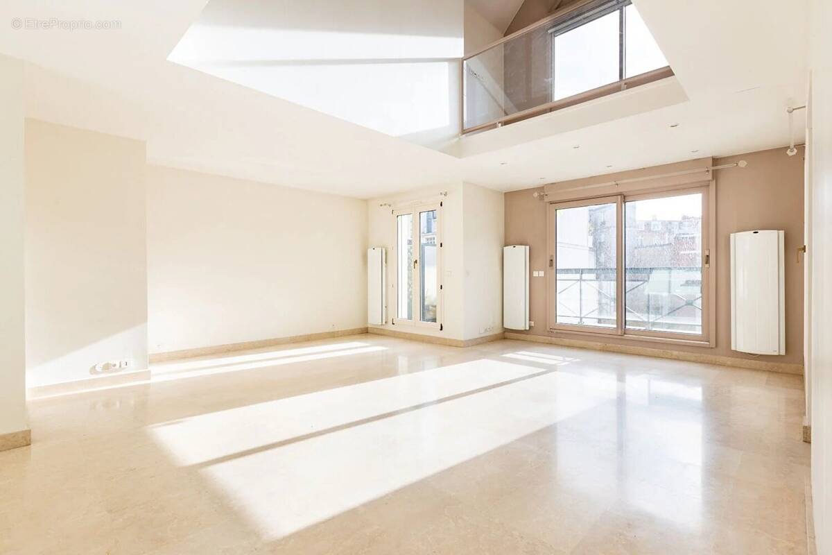 Appartement à LA GARENNE-COLOMBES