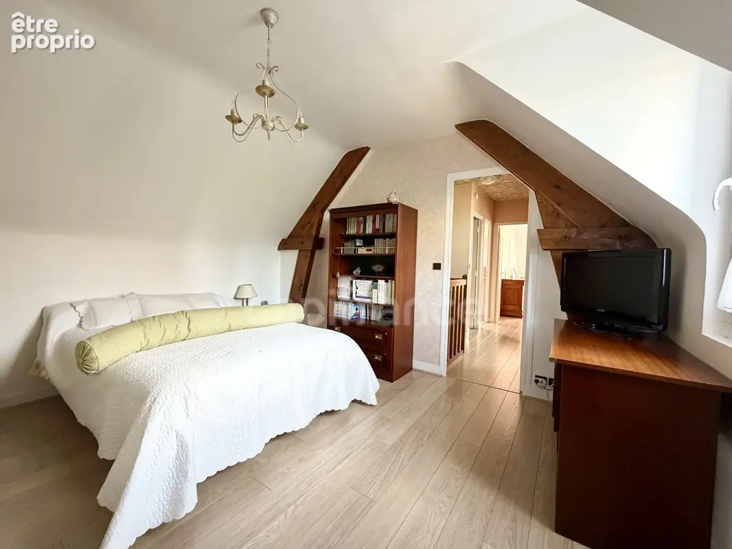 Maison familiale de 131 m² à vendre à Cergy Village – 3 chambres, bureau, jardin et garage - photo 13
