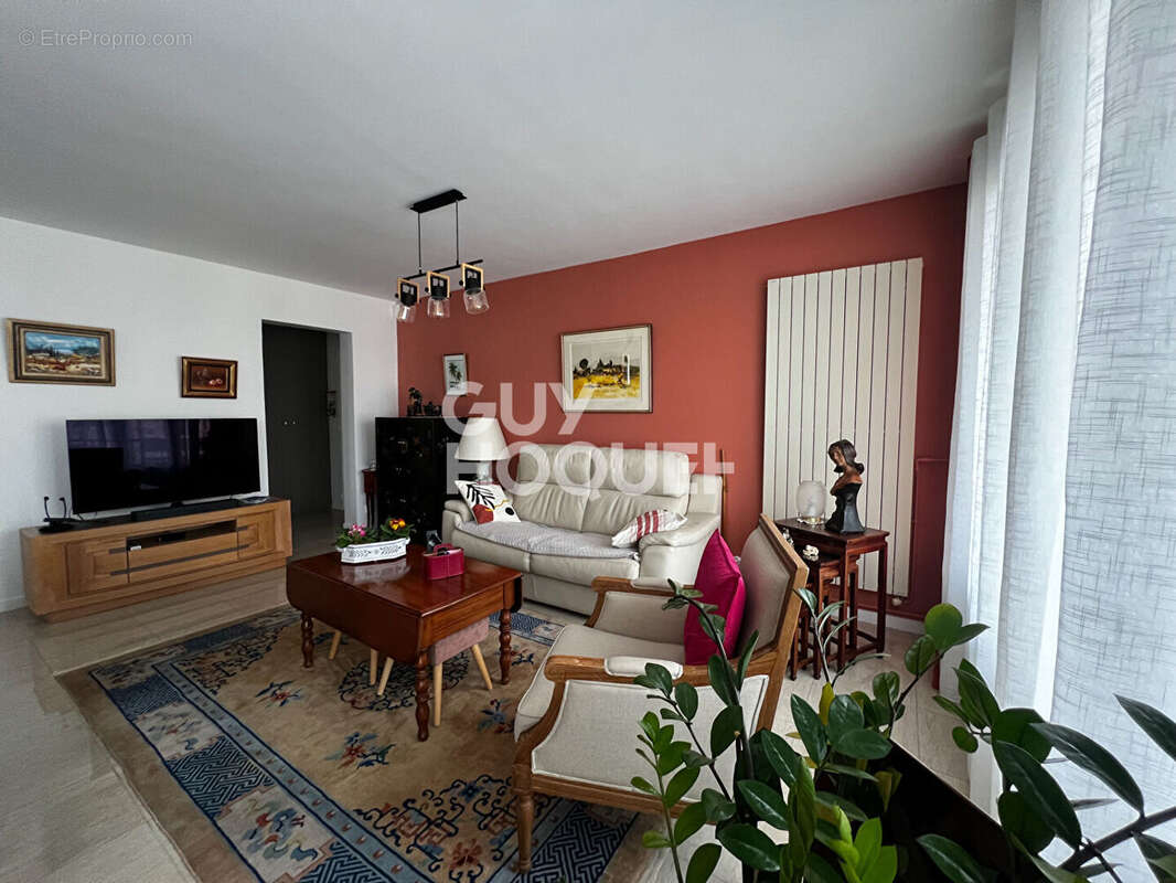 Appartement à SAINT-MAUR-DES-FOSSES