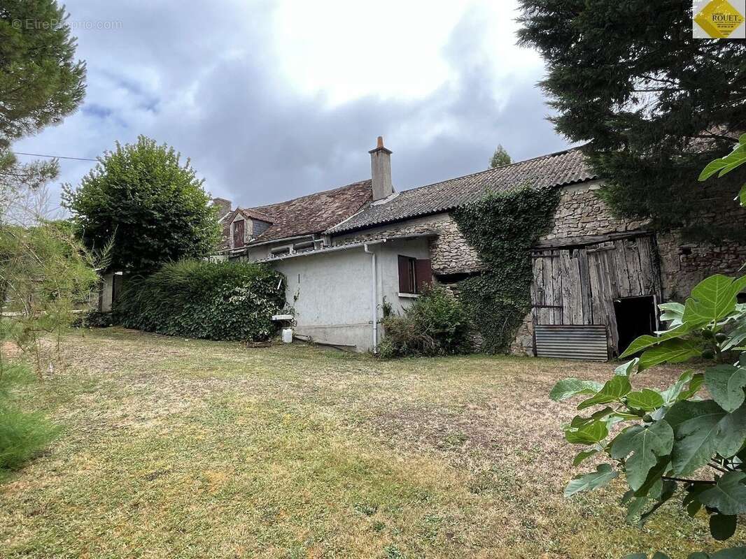 Maison à SAINT-PIERRE-DE-MAILLE