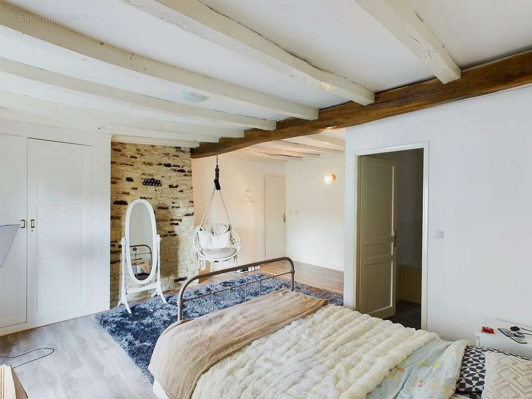 Maison à SAINT-JEAN-D'ANGELY