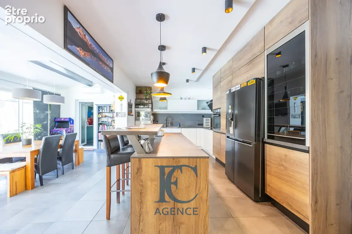 Maison de 171 m2 au calme avec piscine, garages et dépendance - photo 3