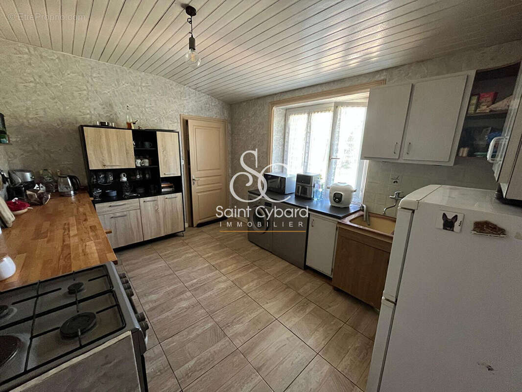 Maison à SAINT-YRIEIX-SUR-CHARENTE