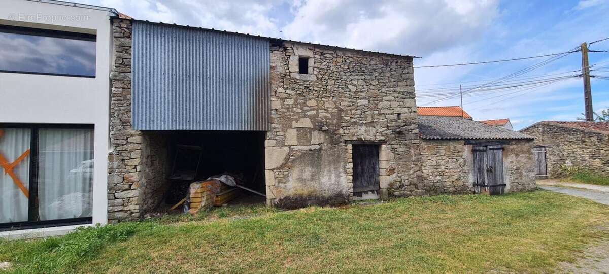 Grange à rénover Village Saint Hilaire De Clisson 75 M² sur terrain de 231 M² - photo 2
